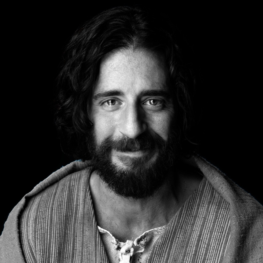 Jesus, personnage principal de la série The chosen, , série multi-saisons sur Jésus vu au travers du regard de ses disciples.